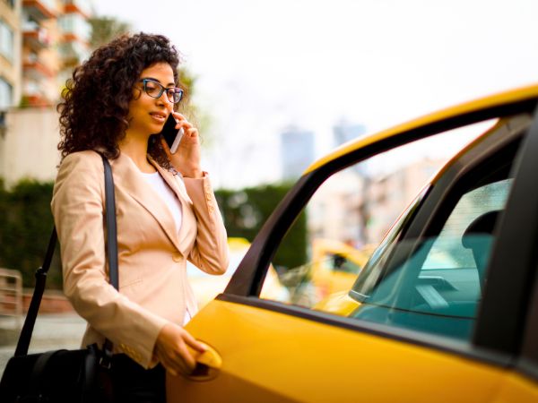 Finding the Best Way to Travel in Curaçao with a Taxi or a Rental Car