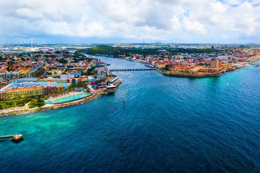 What Every Visitor Should Know About Car Insurance in Curaçao