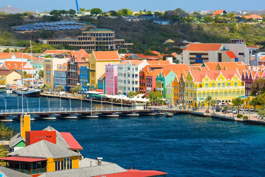 Why Renting a Car in Willemstad Makes Holiday Travel Easier